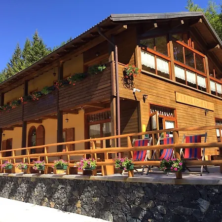 Rifugio Casermette Del Monte Penna Tornolo